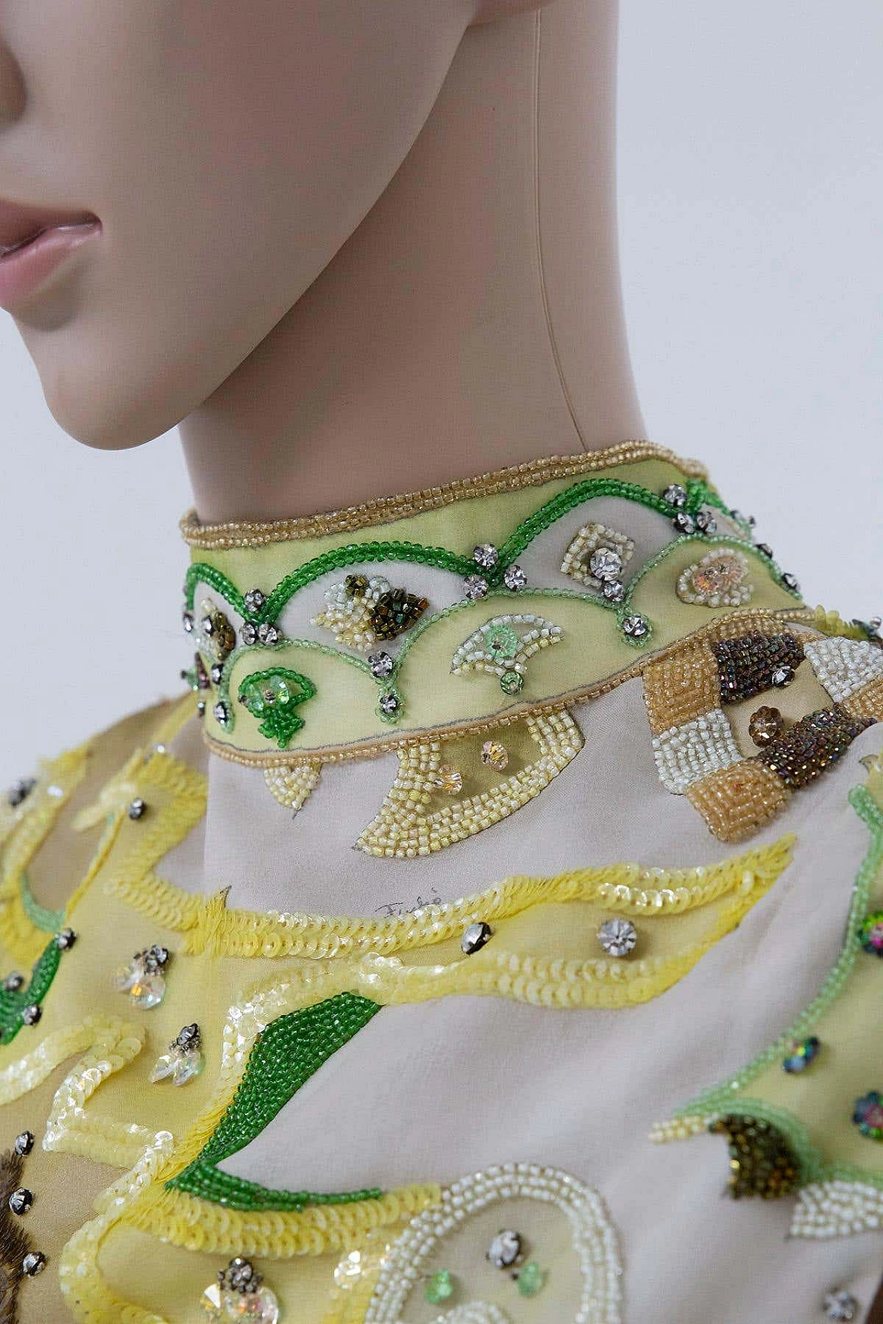 Abito da sera con strass, paillettes e seta di Emilio Pucci, anni '70 4