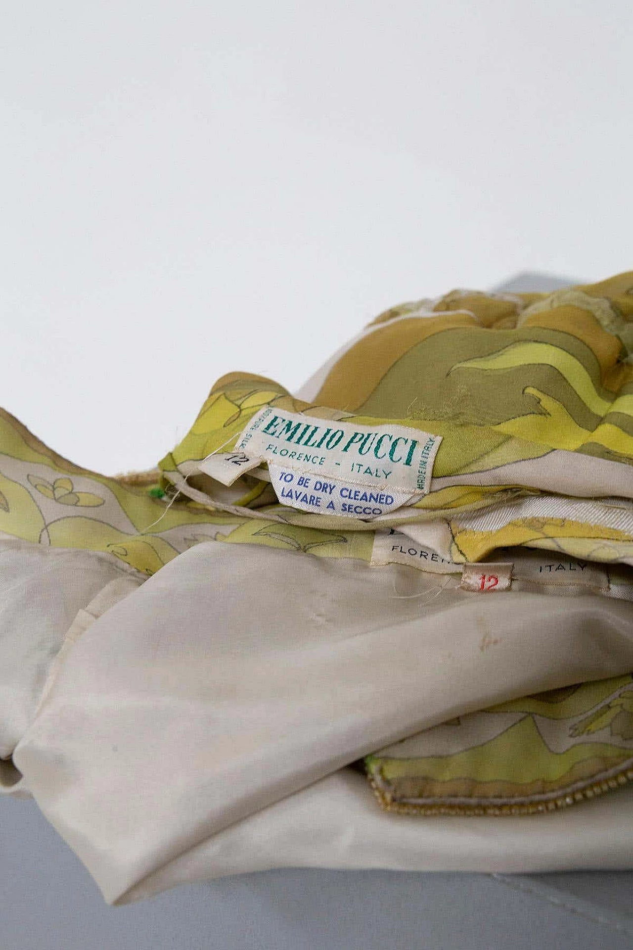 Abito da sera con strass, paillettes e seta di Emilio Pucci, anni '70 10