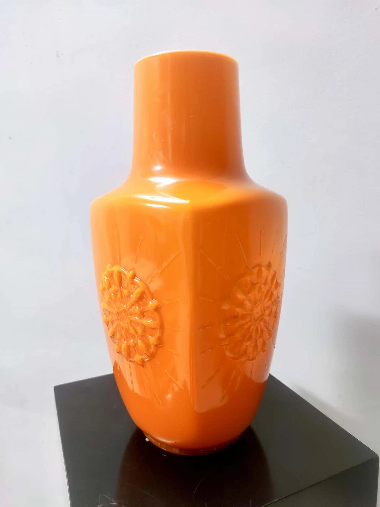 Orange incamiciato blown glass vase, 1970s 11