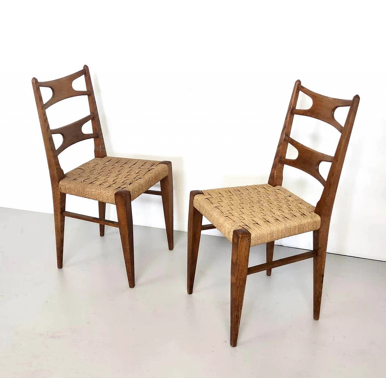 Coppia di sedie in rovere massello e rattan, anni '40 3