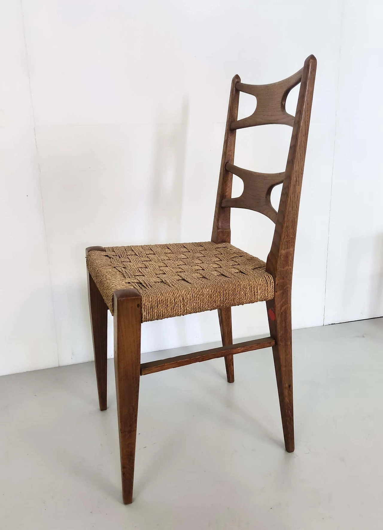 Coppia di sedie in rovere massello e rattan, anni '40 7