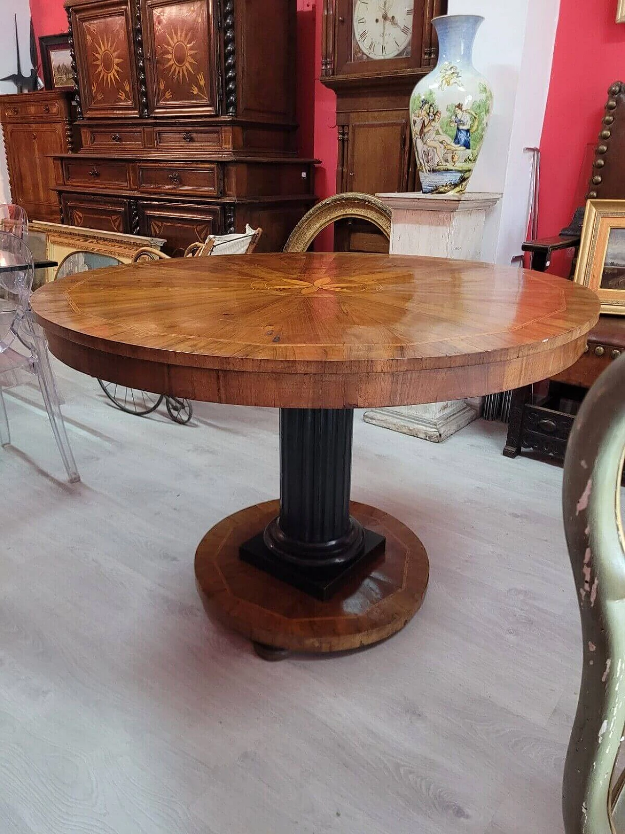 Empire round table panelled in walnut with maple inlay, early 19th century 4