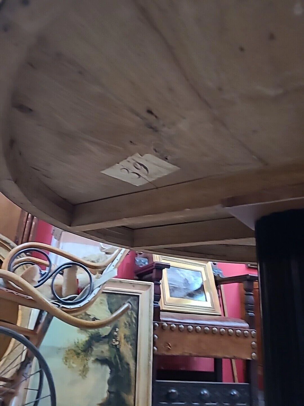 Tavolo tondo Impero lastronato in legno di noce con intarsi in acero, inizio '800 14