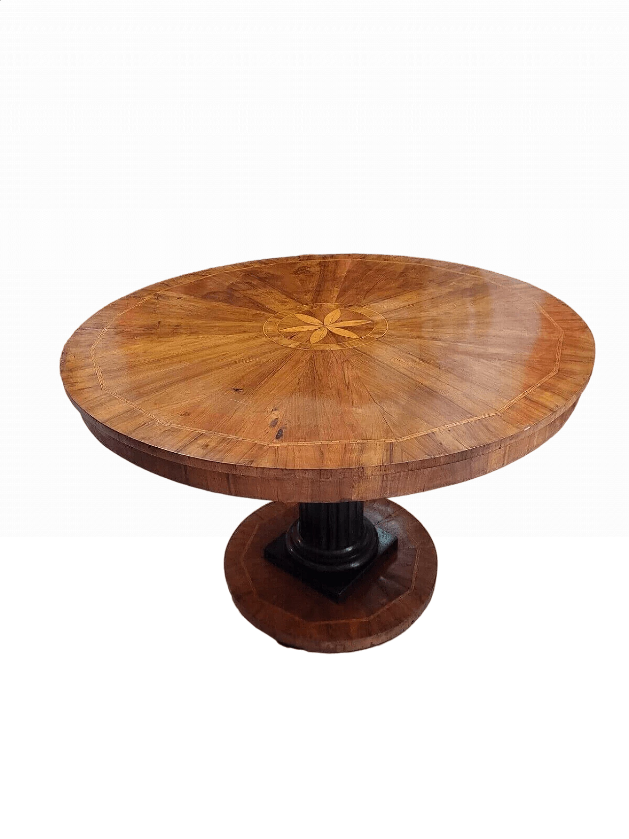 Tavolo tondo Impero lastronato in legno di noce con intarsi in acero, inizio '800 15