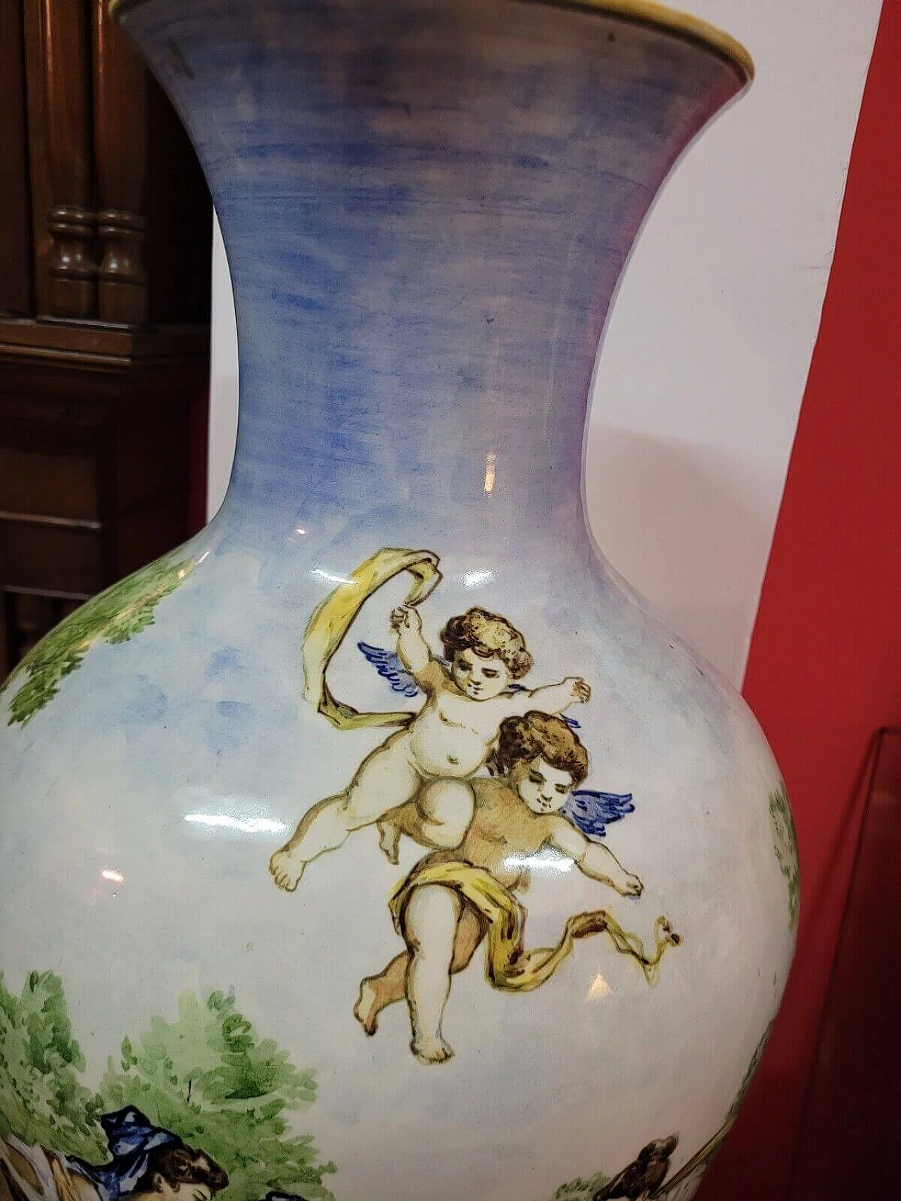 Vaso in maiolica decorato con scena classica, fine '800 3
