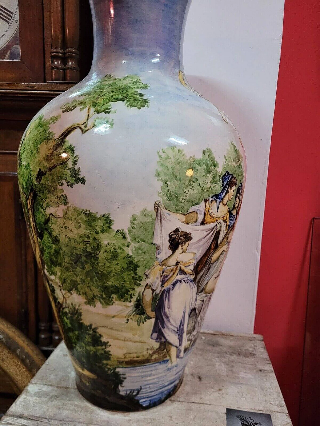 Vaso in maiolica decorato con scena classica, fine '800 6