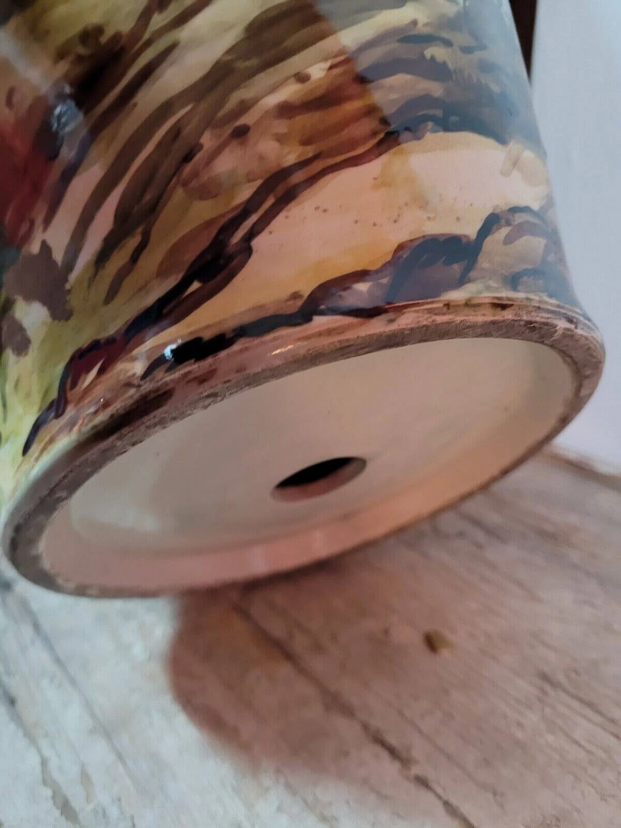 Vaso in maiolica decorato con scena classica, fine '800 11