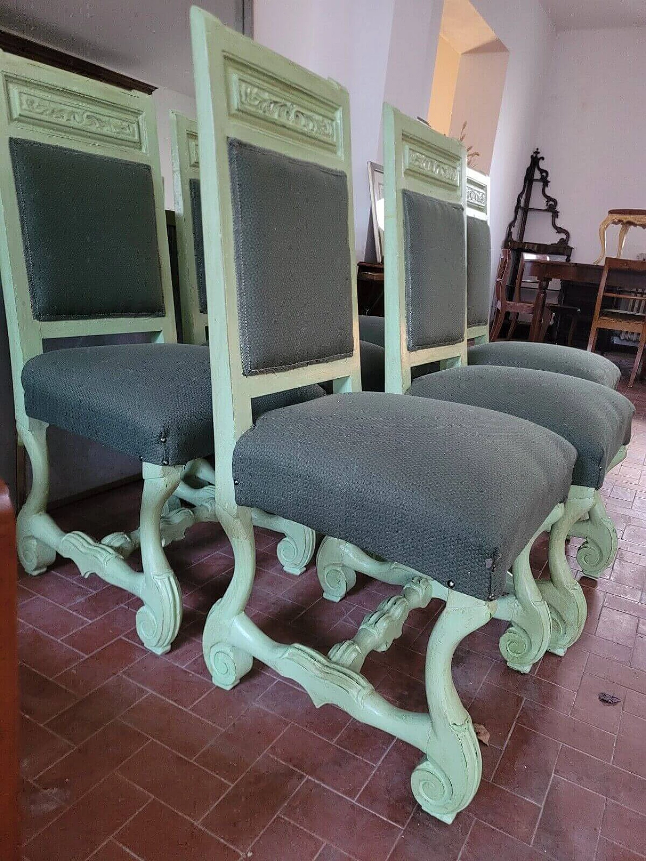 6 Green lacquered chairs in 18th-century style, early 20th century 1