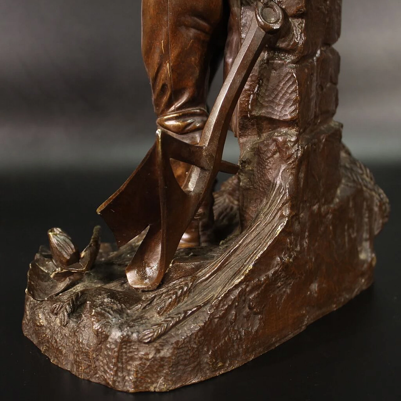 Chiselled and patinated bronze sculpture, second half of the 19th century 10