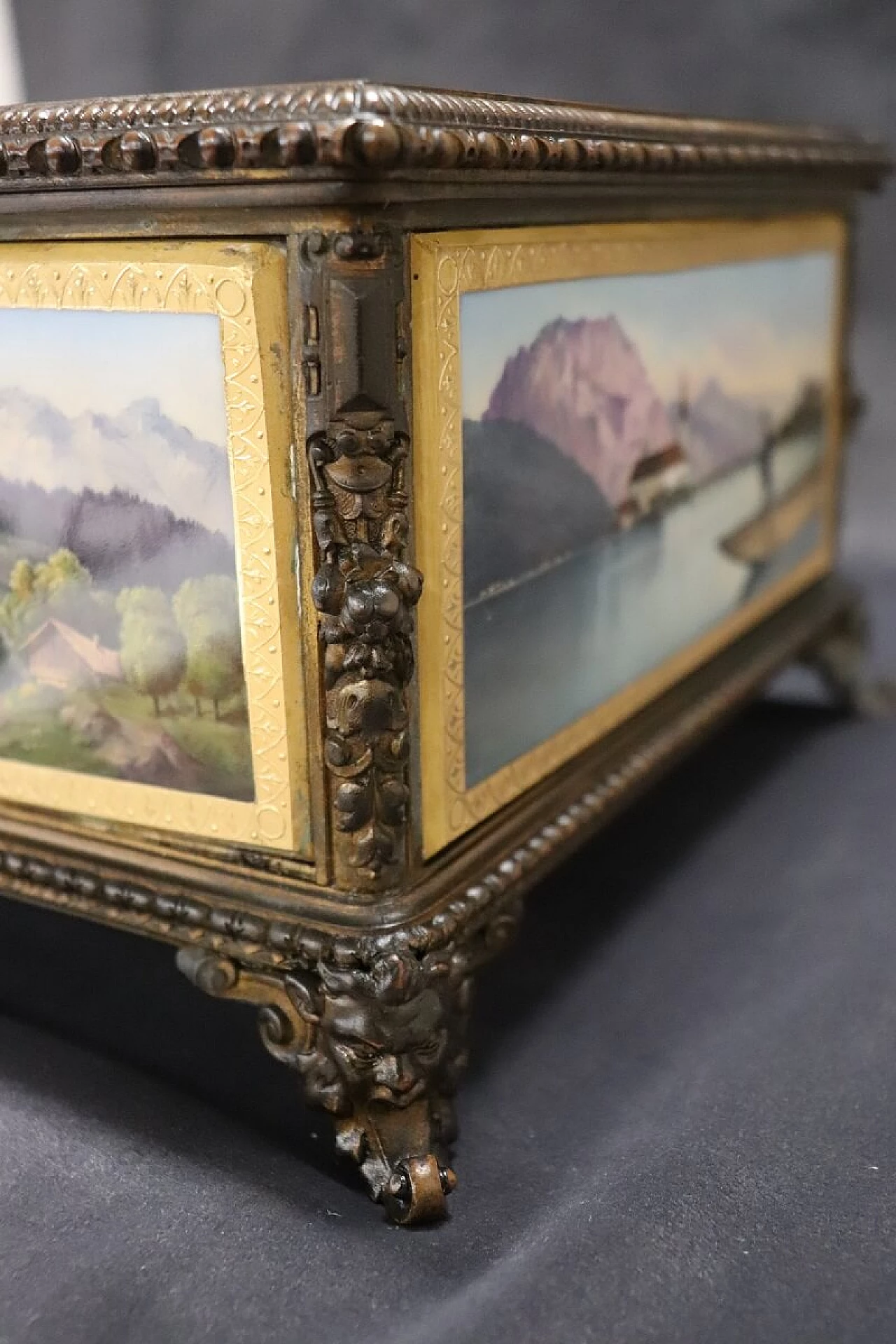 Bronze and hand-painted porcelain jewelry box by KPM, 19th century 37