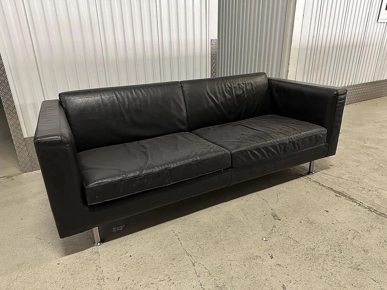 Divano Copenhagen One in pelle nera e alluminio di Minotti 2