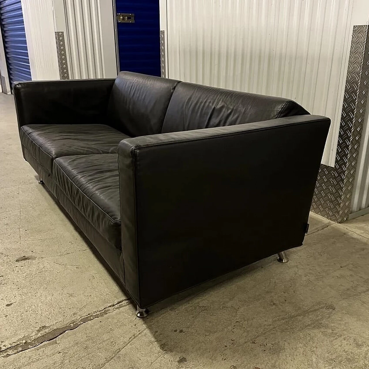 Divano Copenhagen One in pelle nera e alluminio di Minotti 5