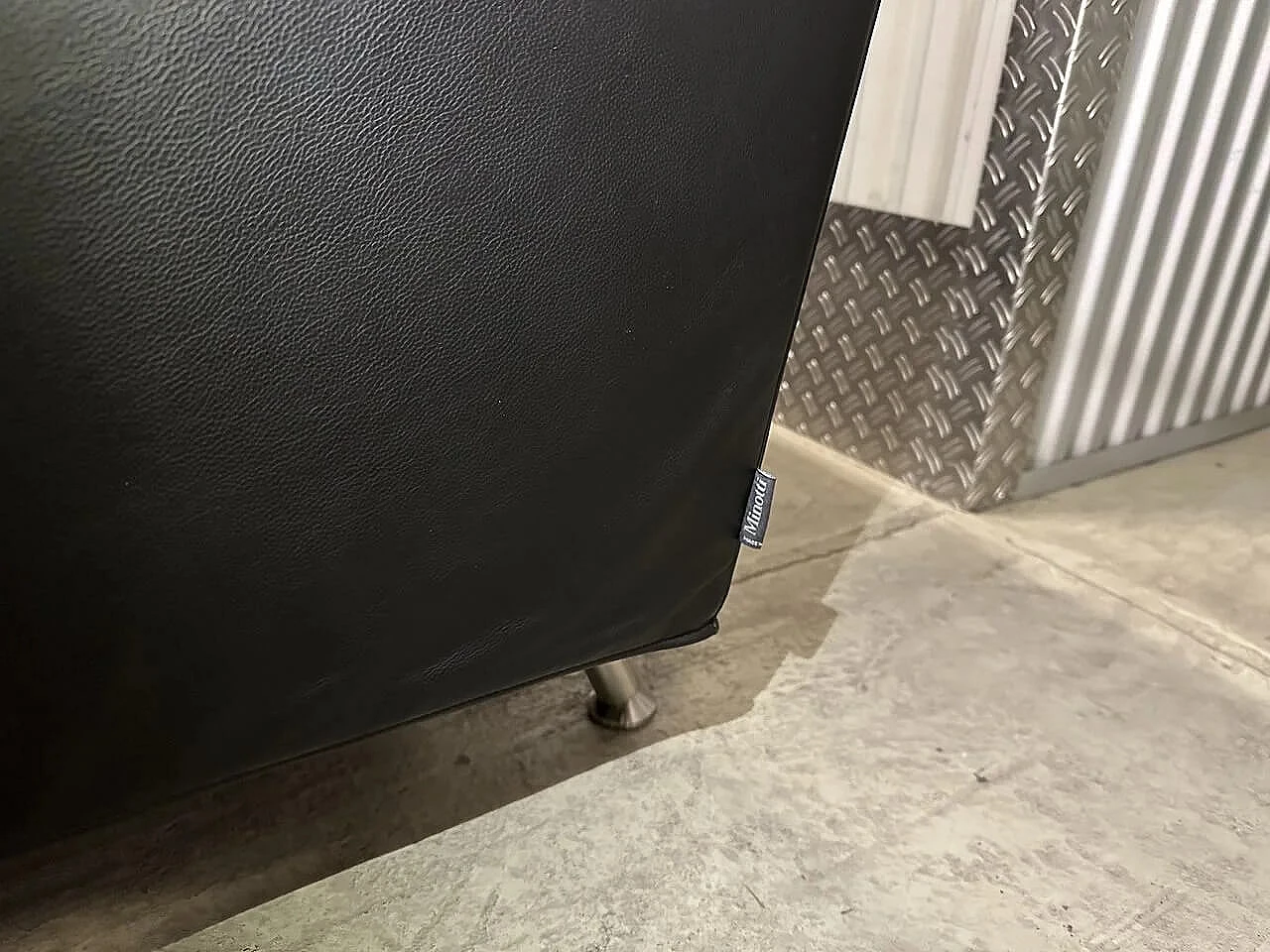 Divano Copenhagen One in pelle nera e alluminio di Minotti 7