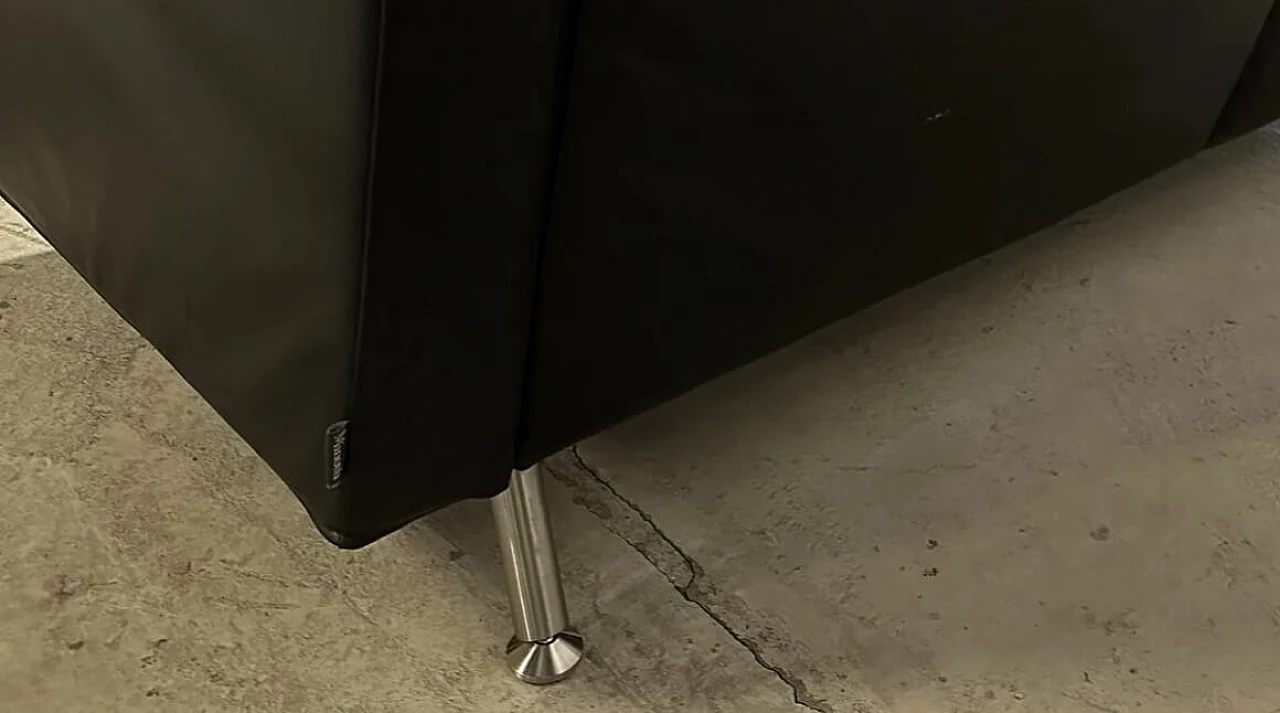 Divano Copenhagen One in pelle nera e alluminio di Minotti 9