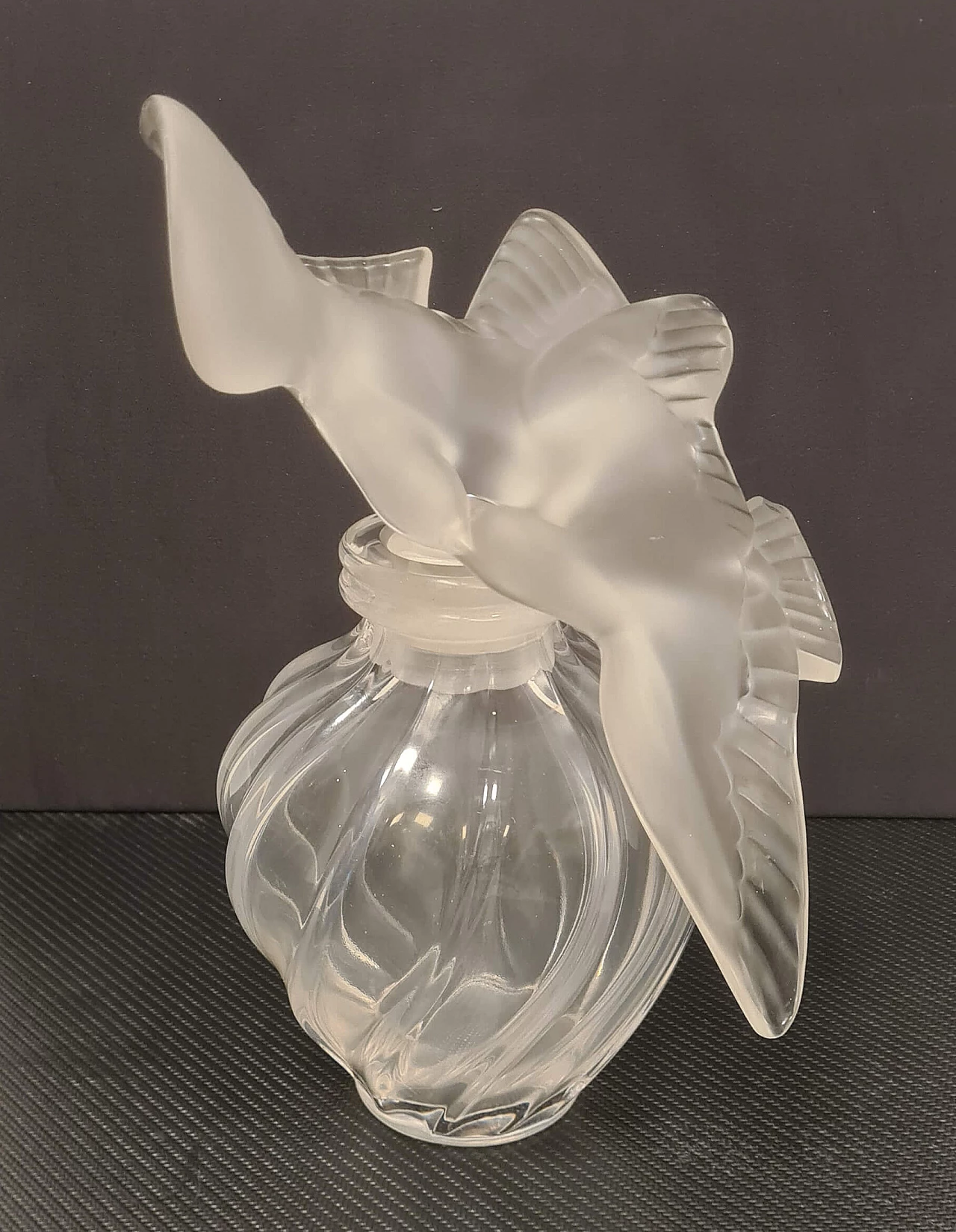 Glass L'air du Temps perfume bottle by Lalique, 1940s 2