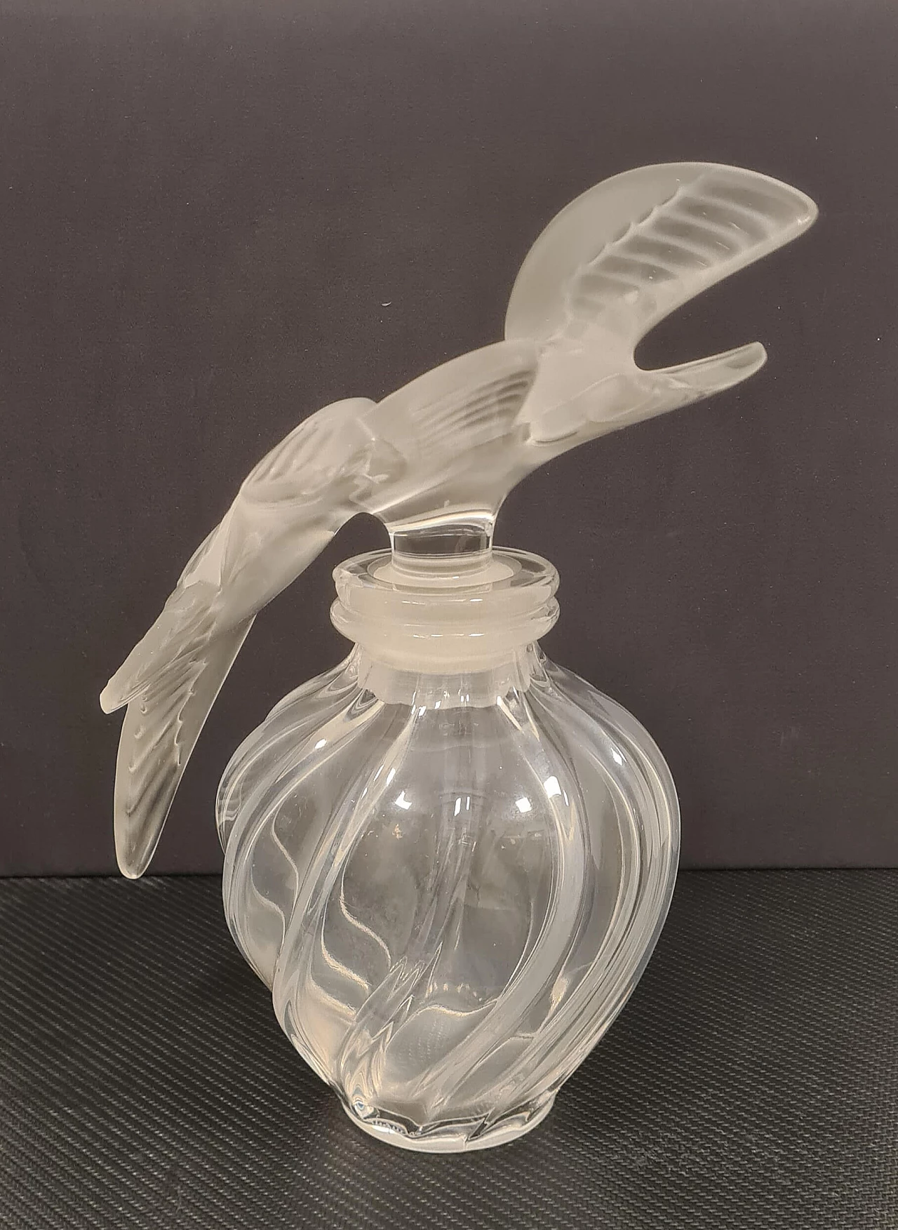 Glass L'air du Temps perfume bottle by Lalique, 1940s 4