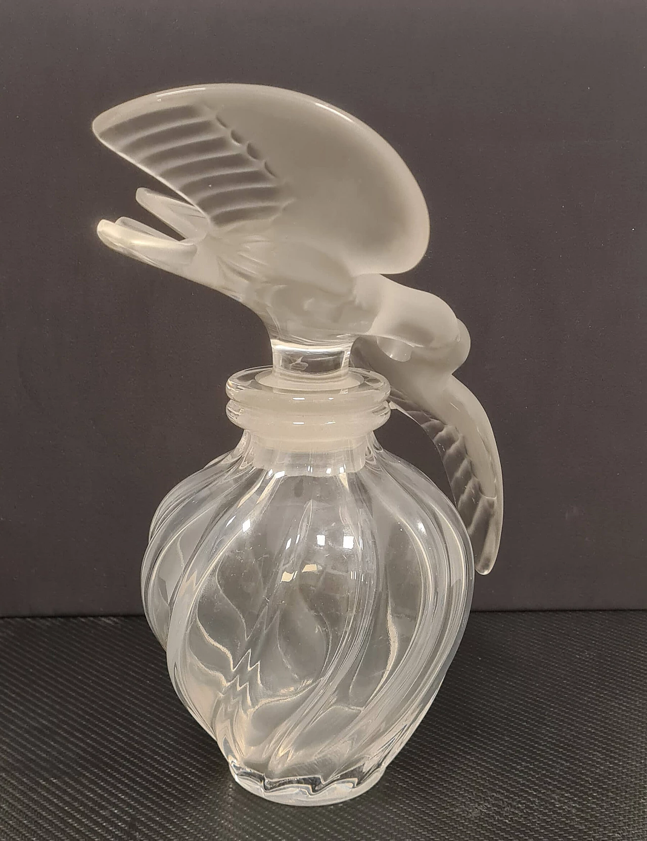 Bottiglia di profumo L'air du Temps in vetro di Lalique, anni '40 5