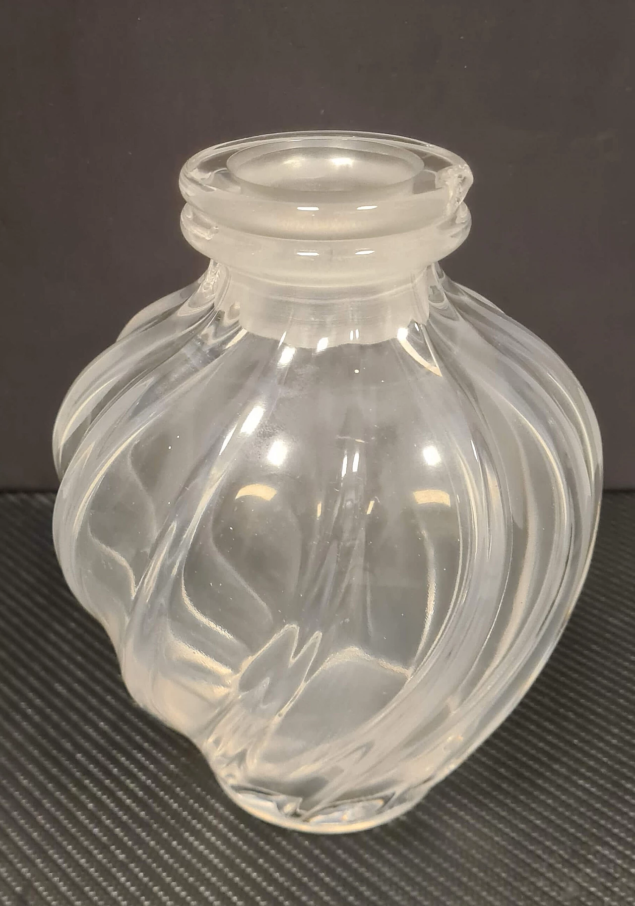 Bottiglia di profumo L'air du Temps in vetro di Lalique, anni '40 7