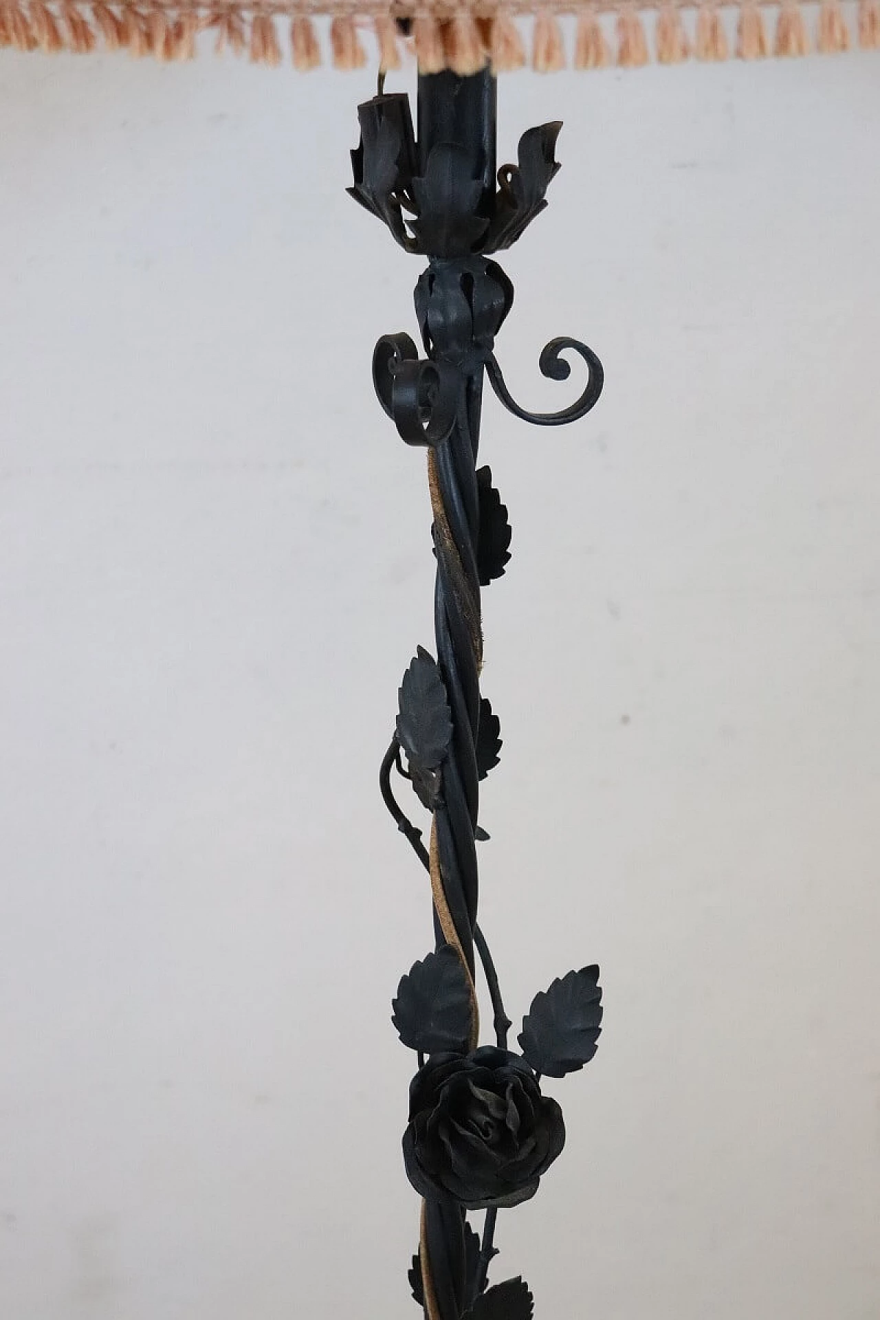 Lampada da terra Liberty in ferro con decori floreali, inizio '900 7