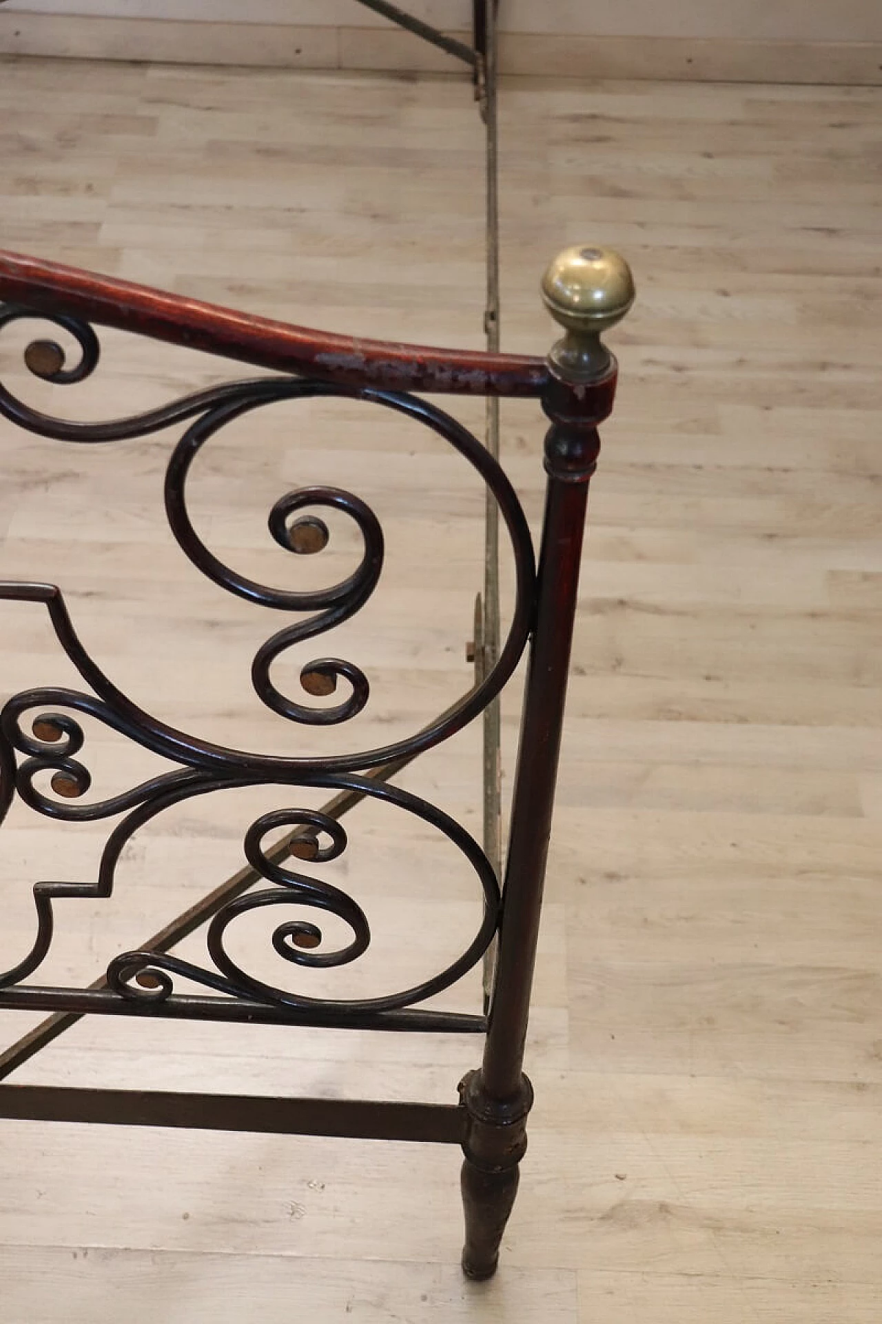 Pair of wrought iron single beds, 19th century 4