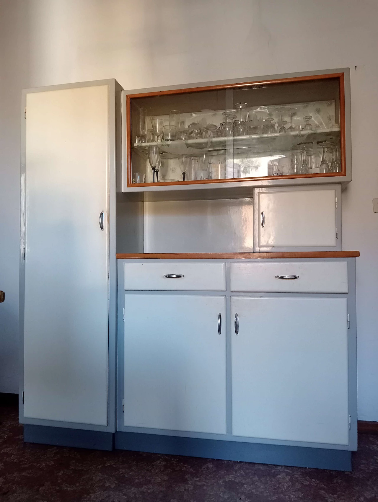 Credenza in legno e vetro con veduta di Venezia, anni '50 1