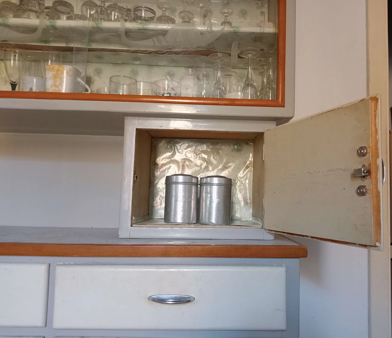 Credenza in legno e vetro con veduta di Venezia, anni '50 5