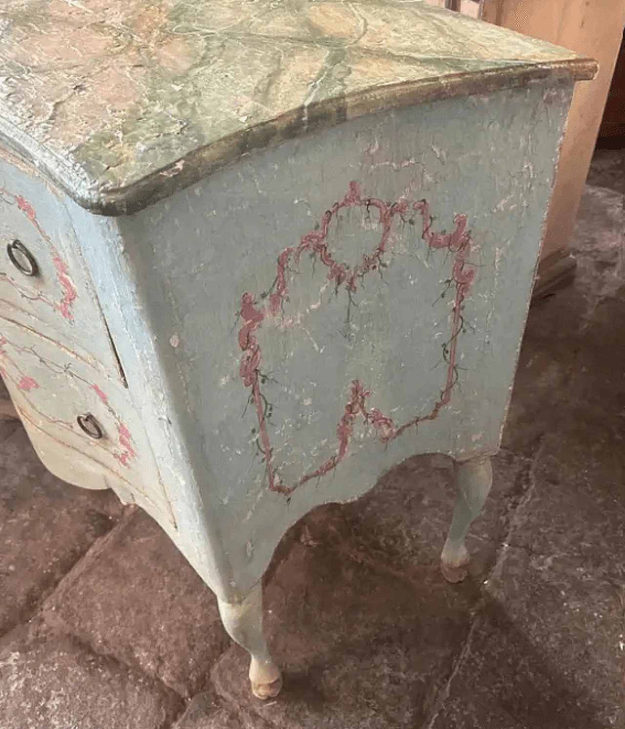 Coppia di cassettiere in stile Luigi XV in legno laccato, fine '800 9