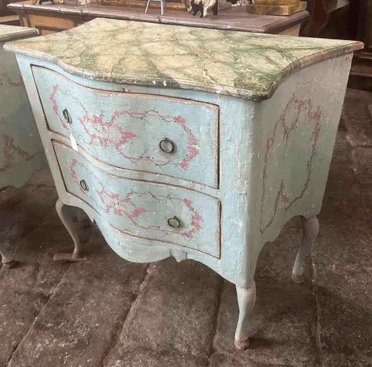 Coppia di cassettiere in stile Luigi XV in legno laccato, fine '800 10