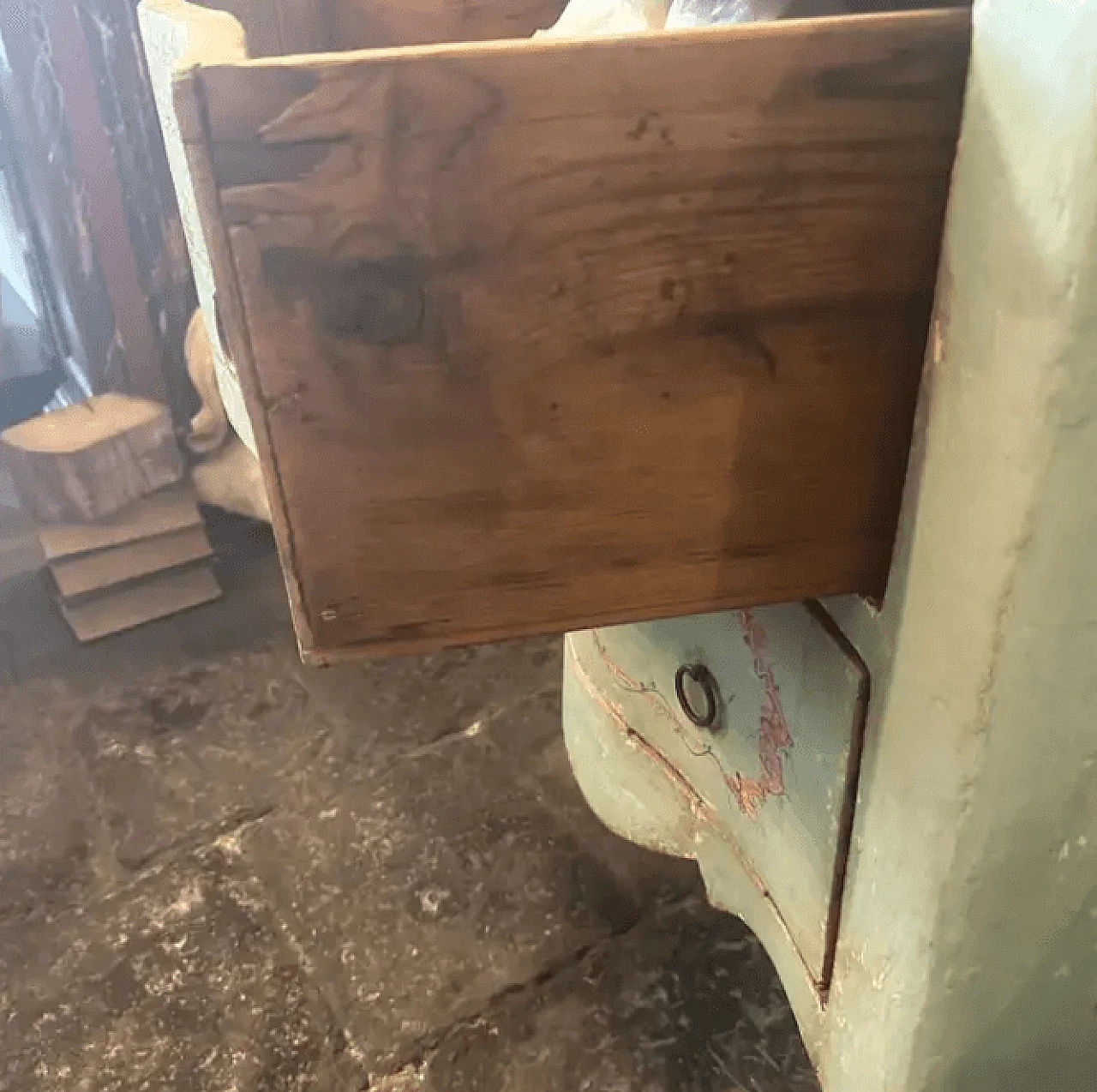 Coppia di cassettiere in stile Luigi XV in legno laccato, fine '800 13