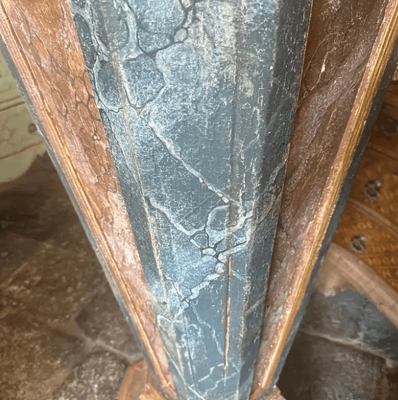 Coppia di colonne in legno laccato in stile Luigi XVI, fine '800 6