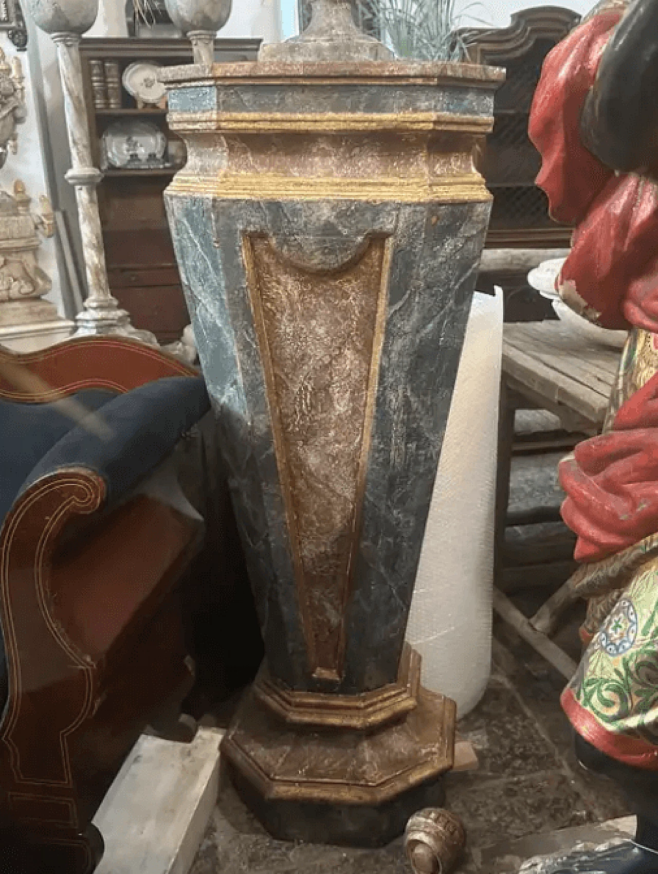 Coppia di colonne in legno laccato in stile Luigi XVI, fine '800 11