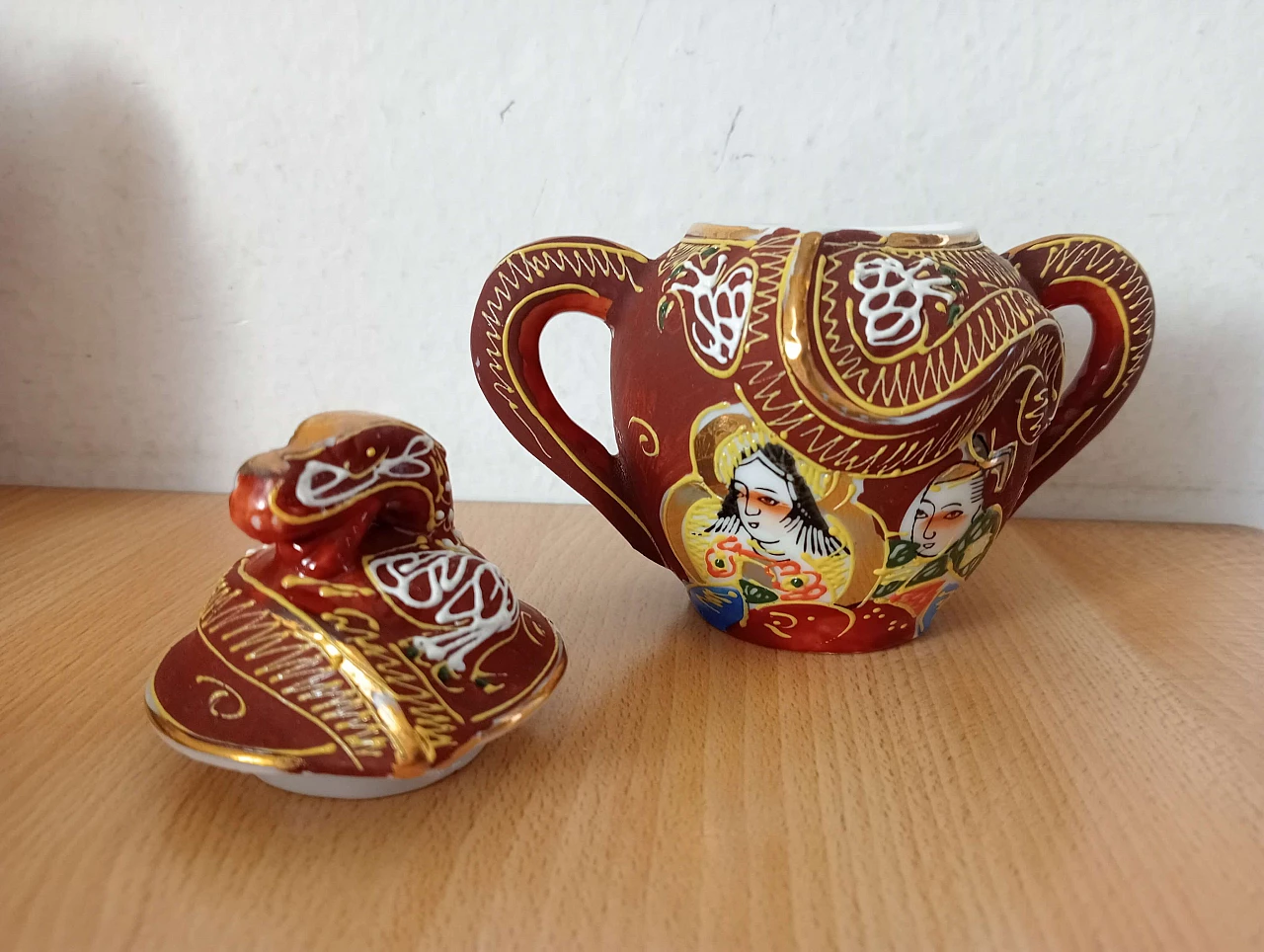 Servizio da caffè in porcellana con decoro giapponese, anni '70 5