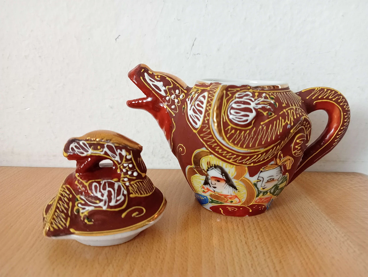 Servizio da caffè in porcellana con decoro giapponese, anni '70 7