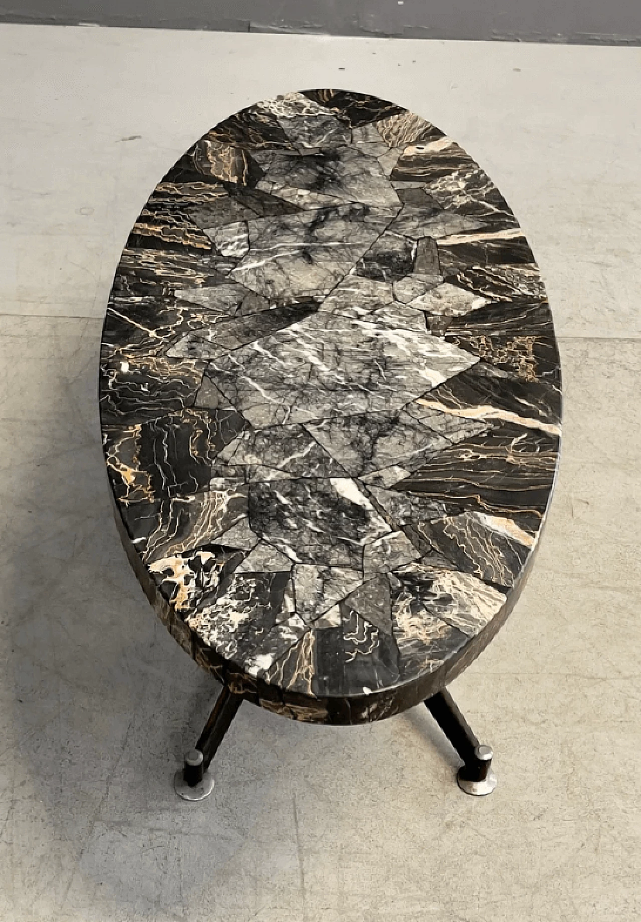 Tavolino basso in ferro e marmo, anni '60 3