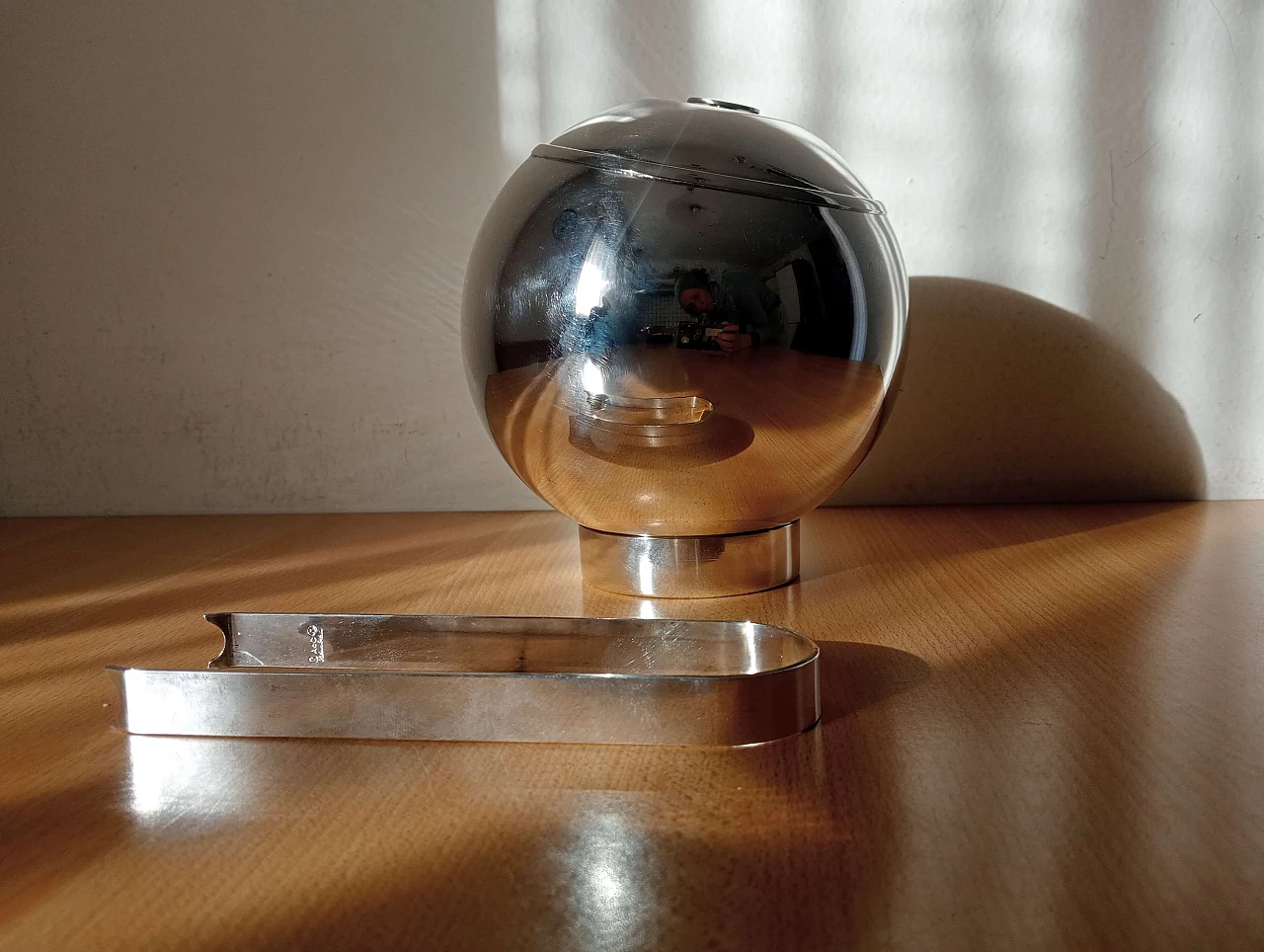 Porta ghiaccio con pinze in lega di argento di Arnolfo di Cambio, anni '70 1