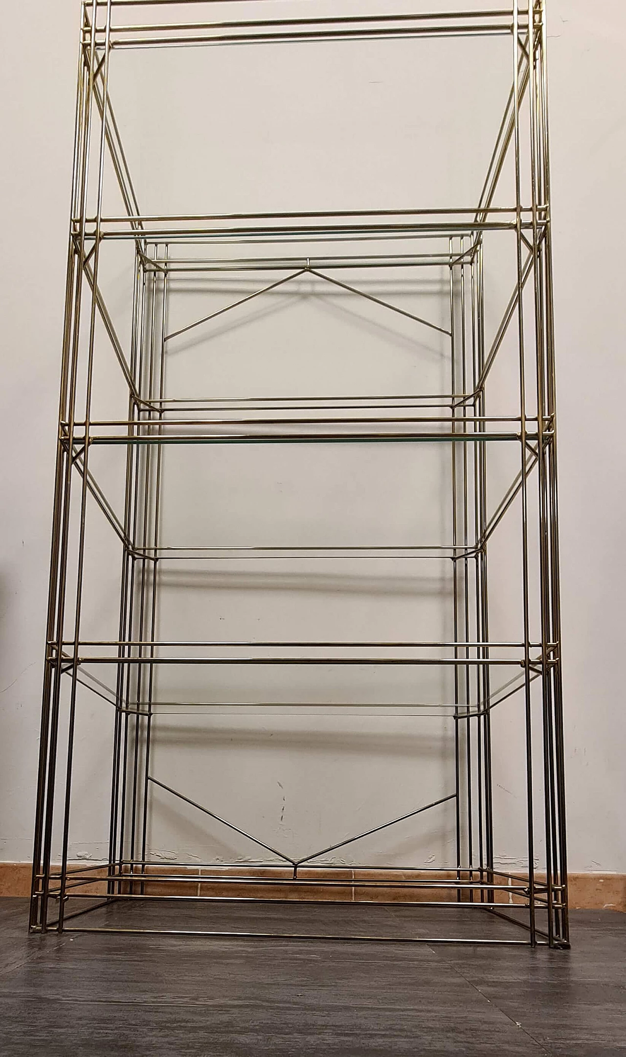 Brass bookcase with glass shelves, 1980s 5