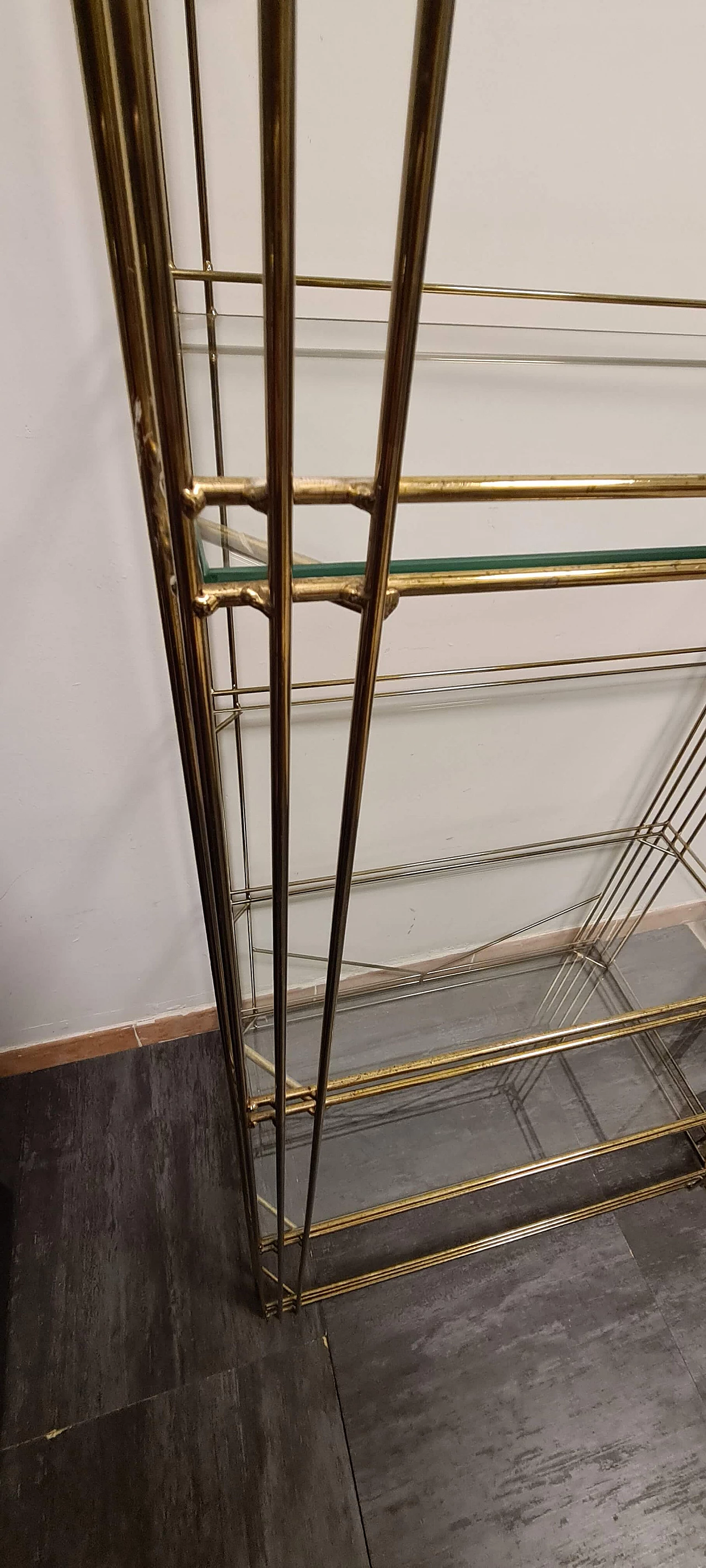 Brass bookcase with glass shelves, 1980s 7