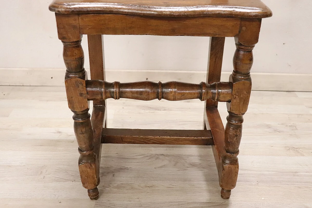 Lorraine solid walnut chair, 17th century 3