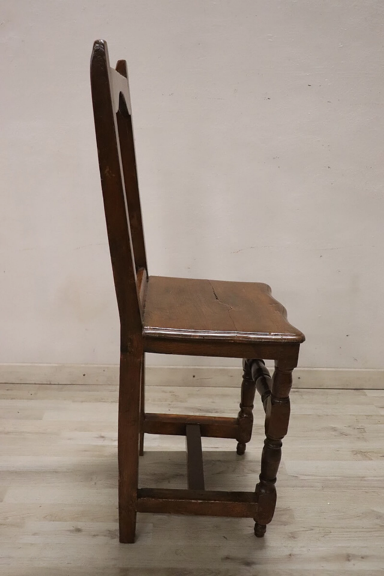 Lorraine solid walnut chair, 17th century 5