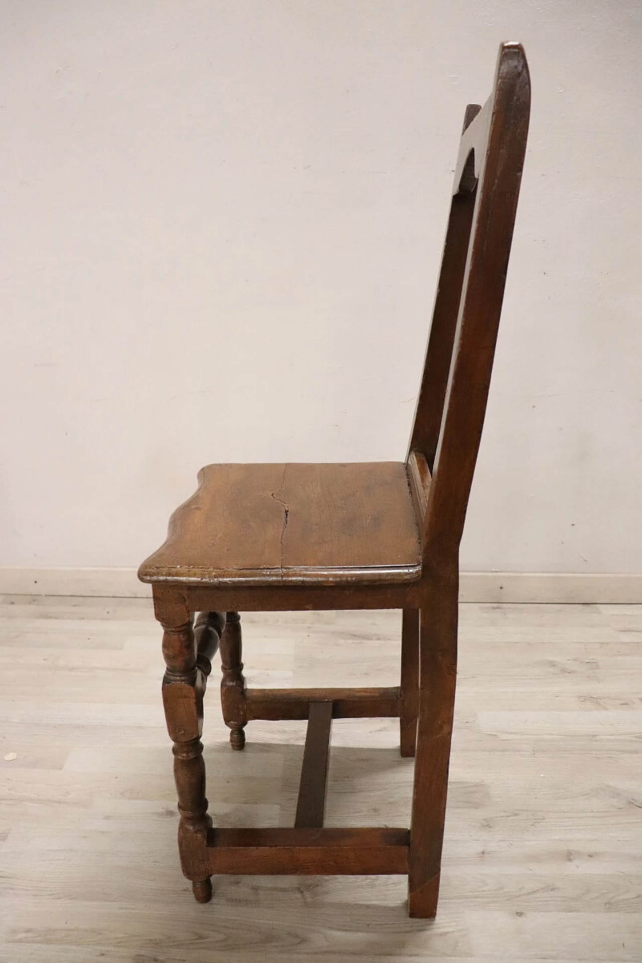 Lorraine solid walnut chair, 17th century 7