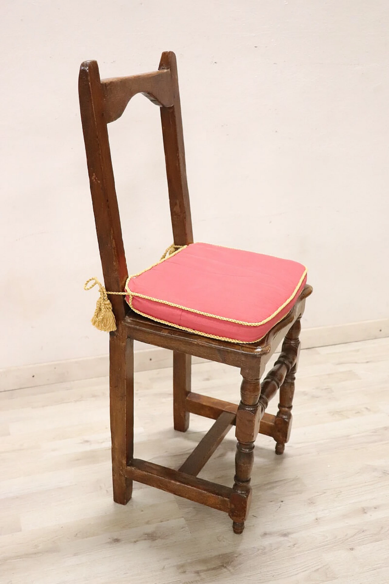 Lorraine solid walnut chair, 17th century 9