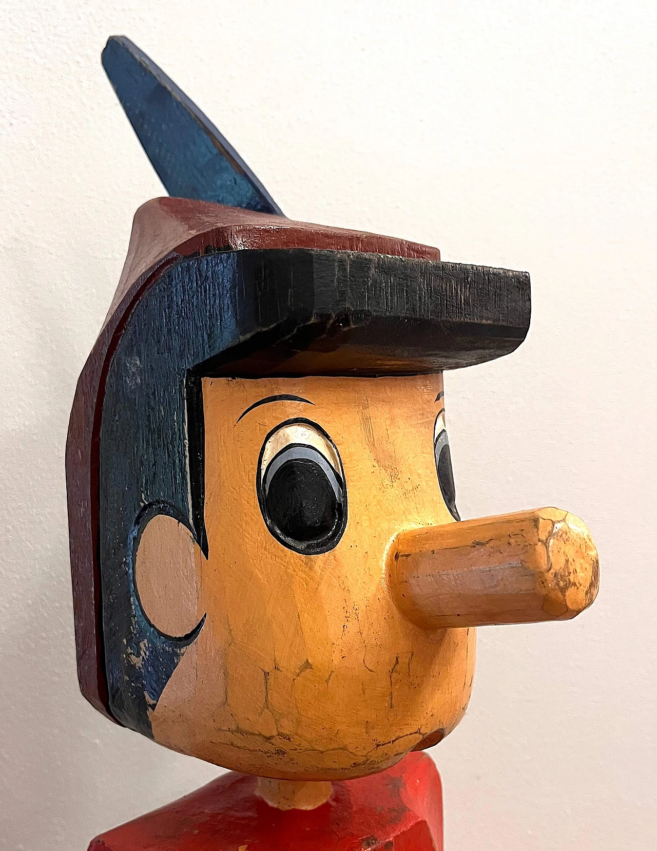 Scultura di Pinocchio in legno con braccia snodate, anni '60 6