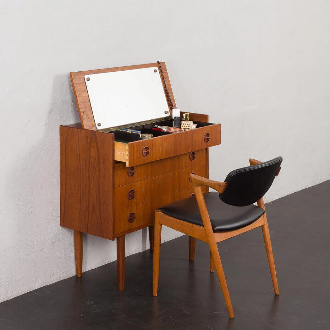 Danish four-drawer dresser with mirrored top, 1960s 1