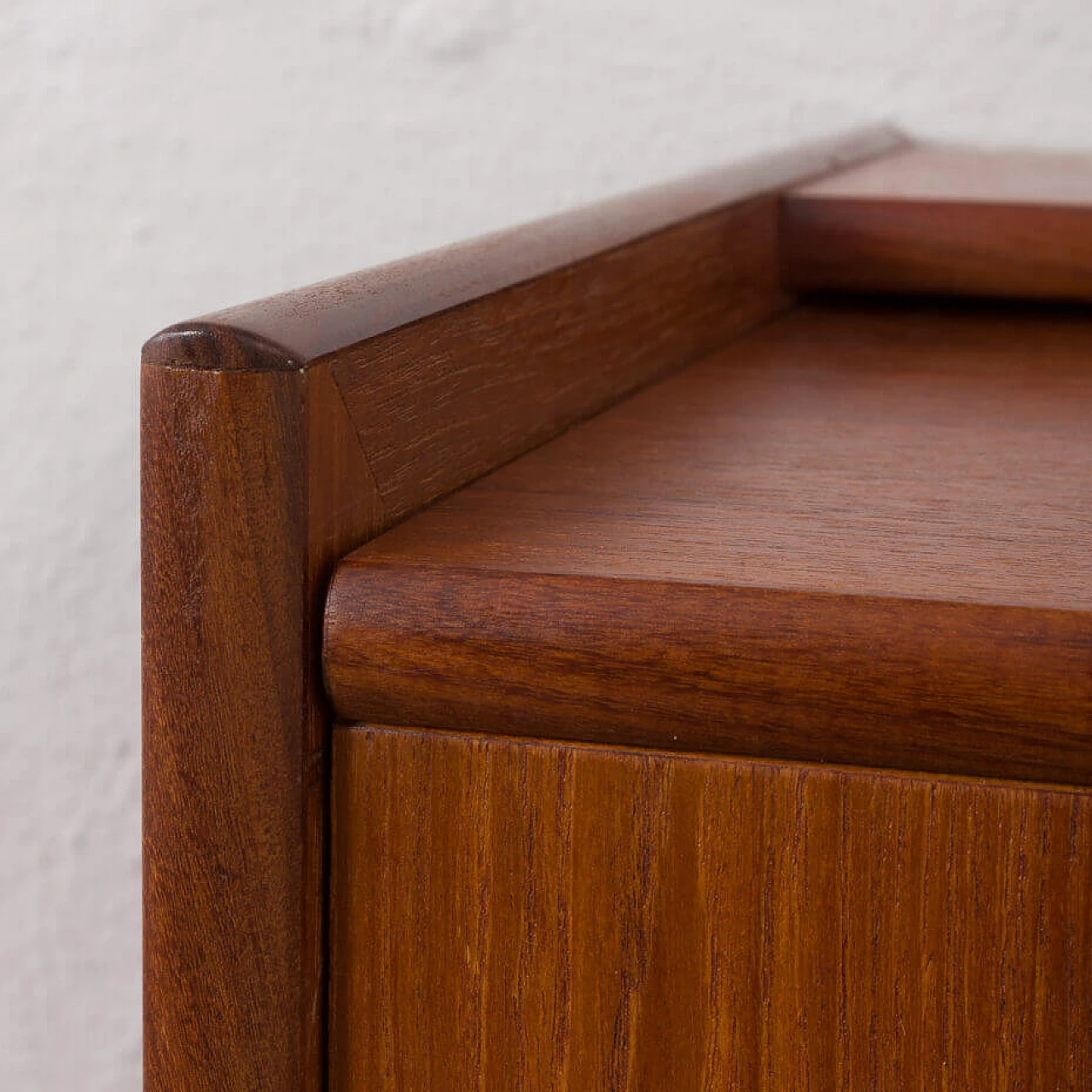 Danish four-drawer dresser with mirrored top, 1960s 13