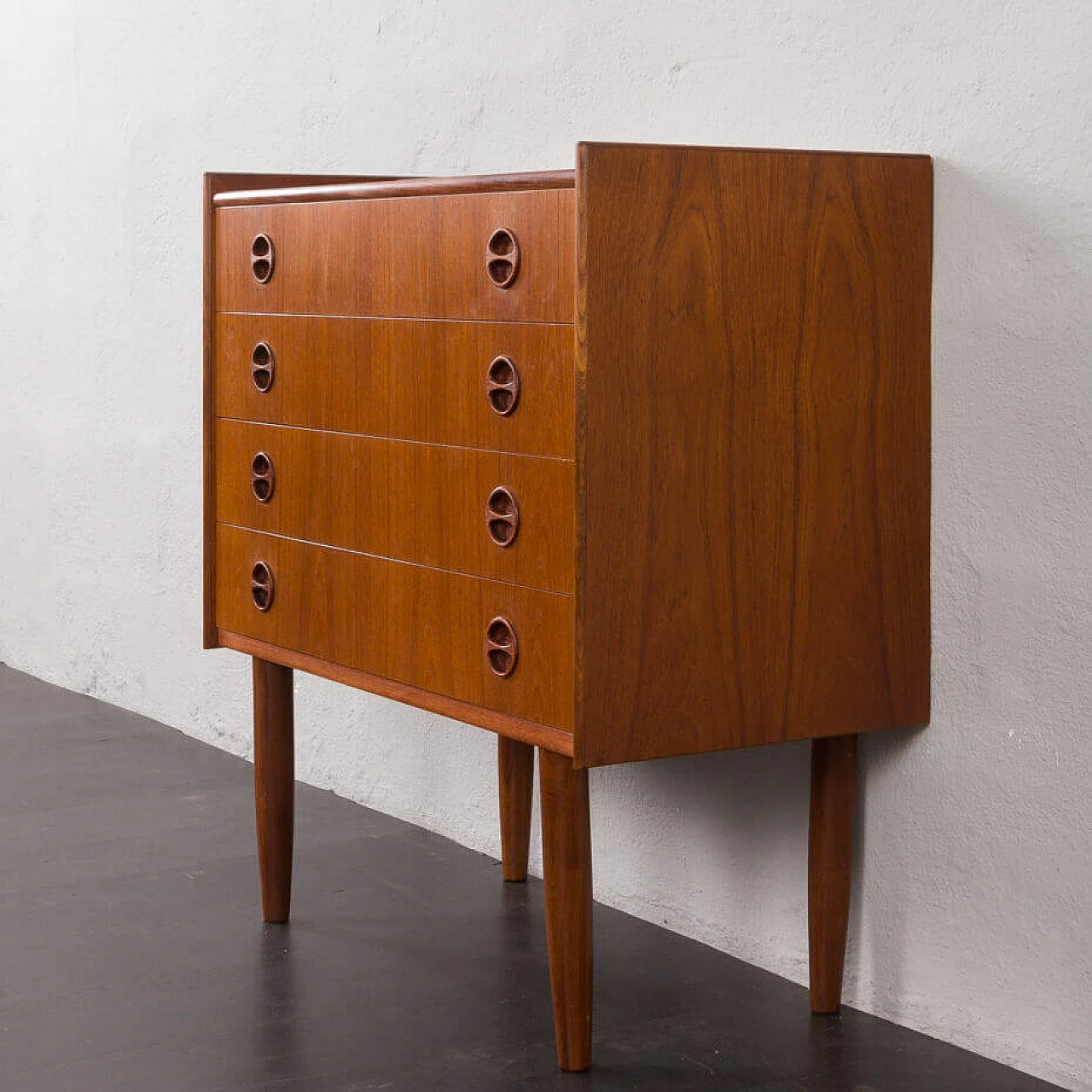 Danish four-drawer dresser with mirrored top, 1960s 19