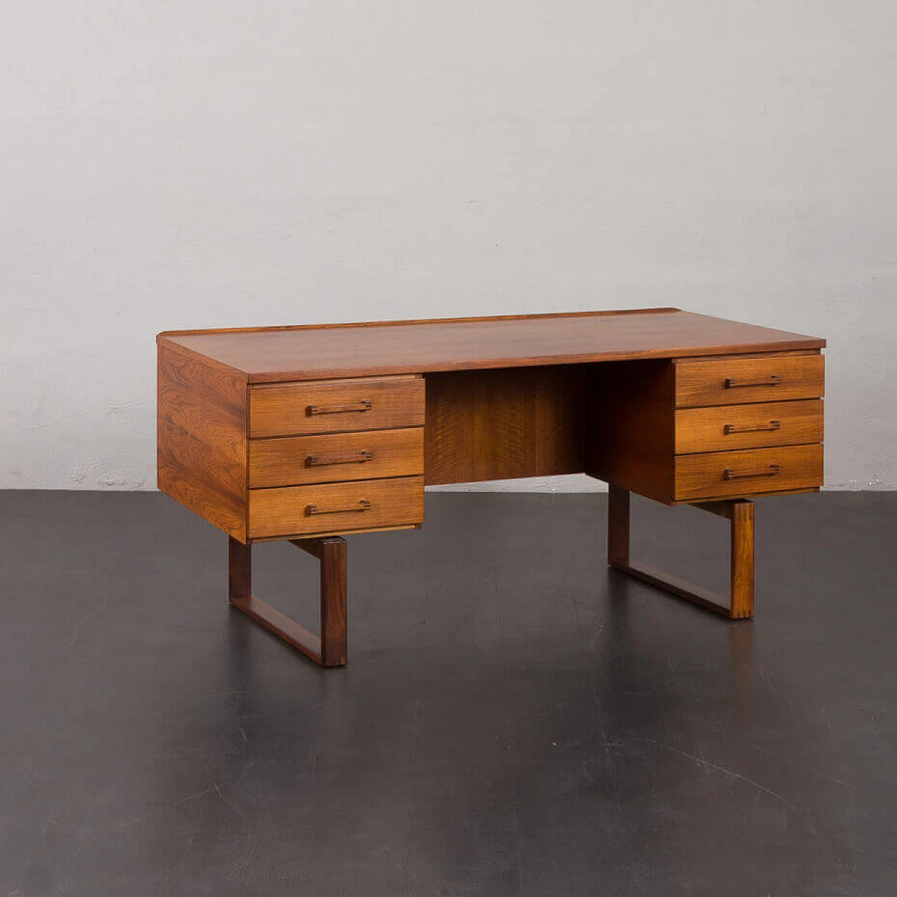 Rosewood desk by Torben Valeur & Henning Jensen for Dyrlund, 1960s 3