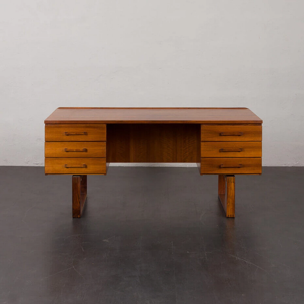 Rosewood desk by Torben Valeur & Henning Jensen for Dyrlund, 1960s 4