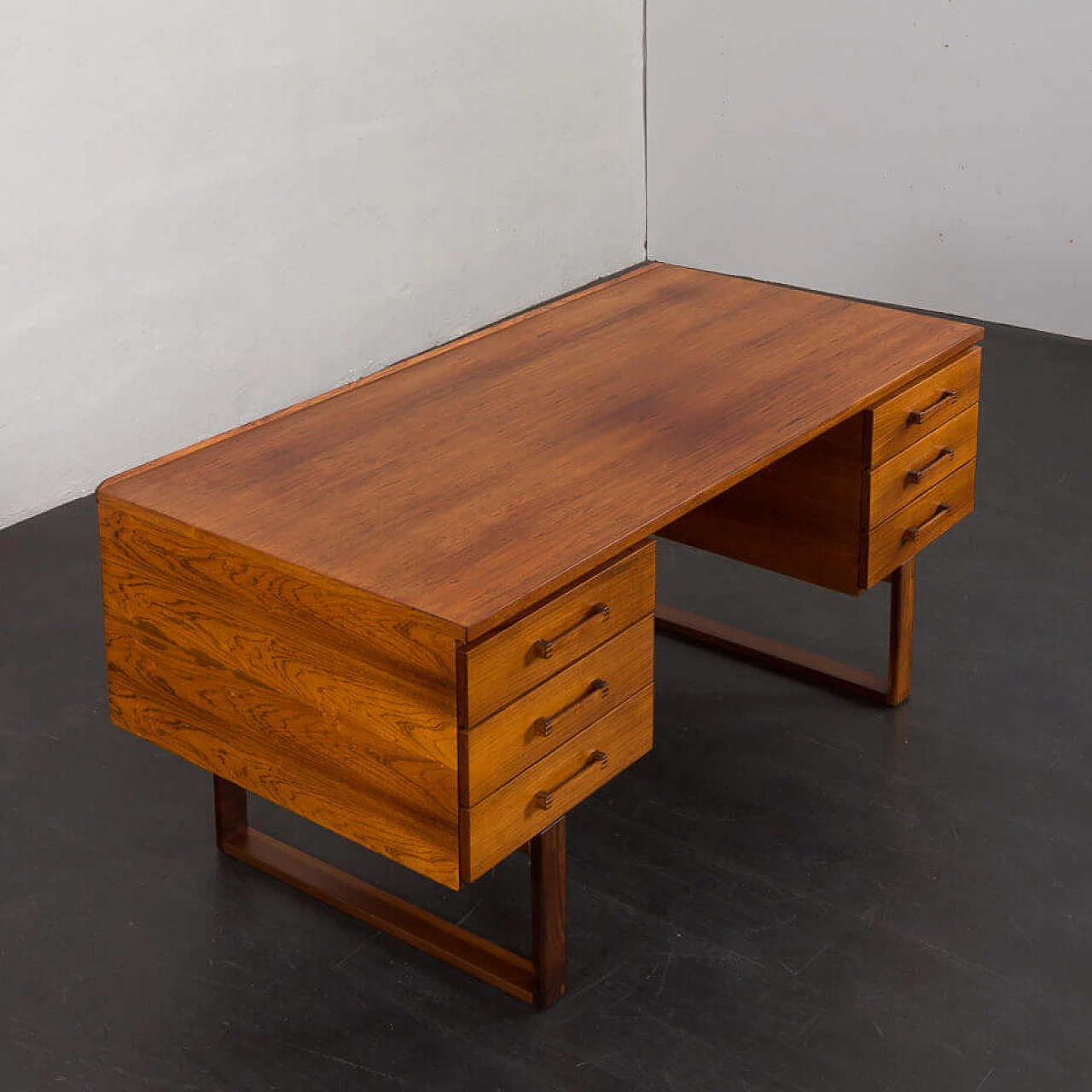 Rosewood desk by Torben Valeur & Henning Jensen for Dyrlund, 1960s 10