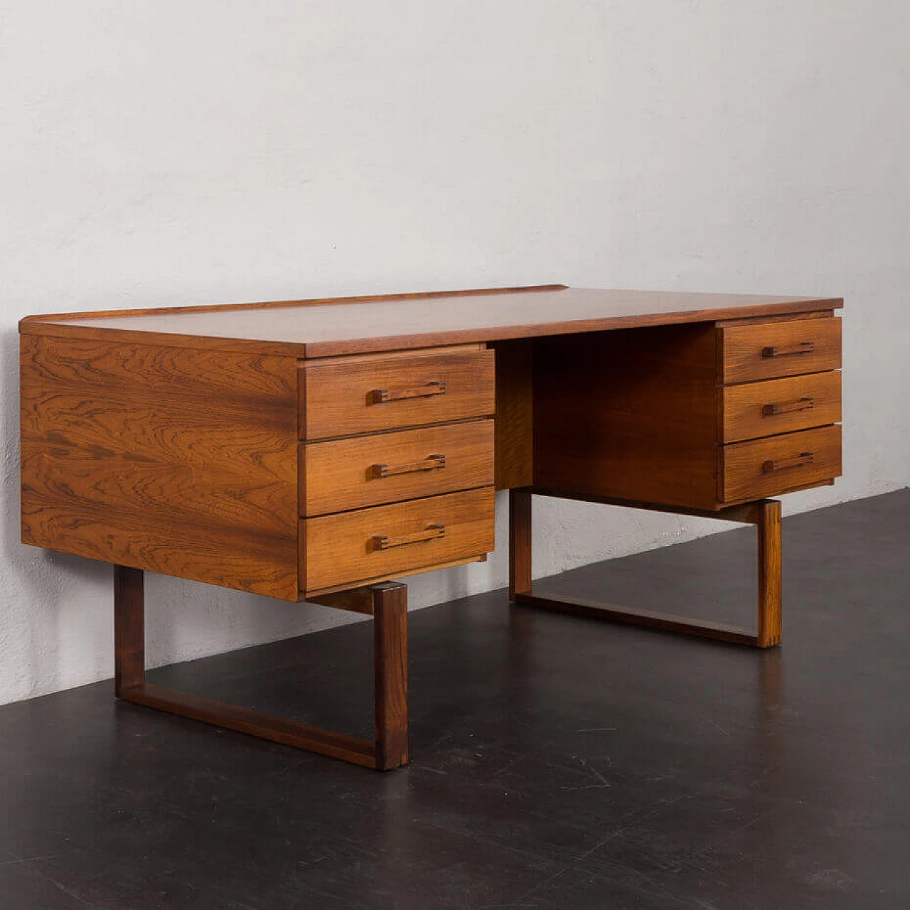 Rosewood desk by Torben Valeur & Henning Jensen for Dyrlund, 1960s 11