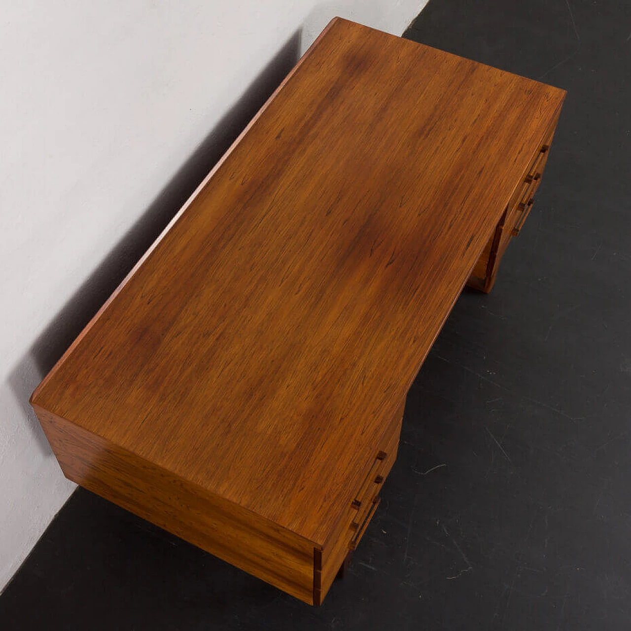 Rosewood desk by Torben Valeur & Henning Jensen for Dyrlund, 1960s 12